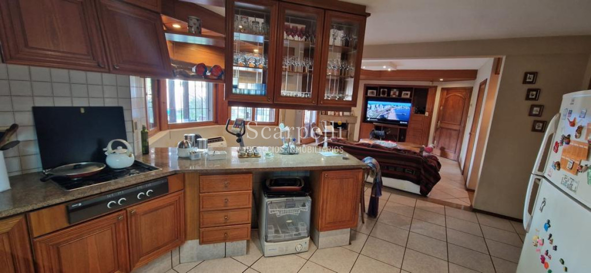 Casa ID.47584 - Malvin Importante Chalet de tejas Próximo Rambla y Club Malvin con todos los lujos modernos