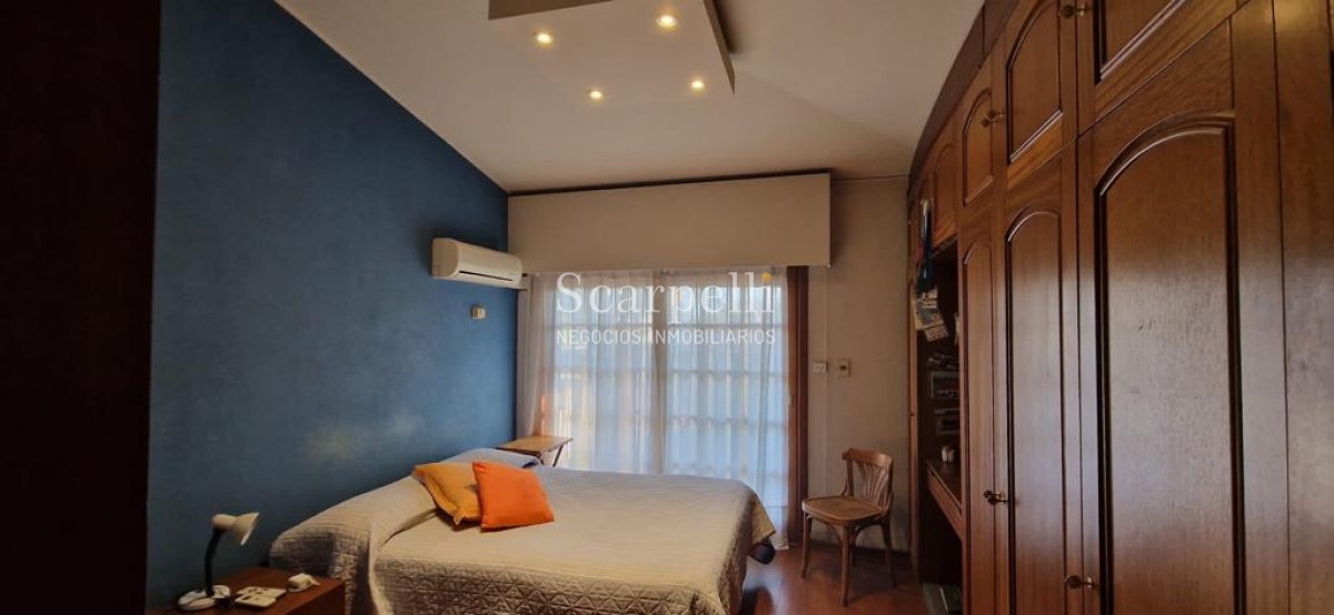 Casa ID.47584 - Malvin Importante Chalet de tejas Próximo Rambla y Club Malvin con todos los lujos modernos