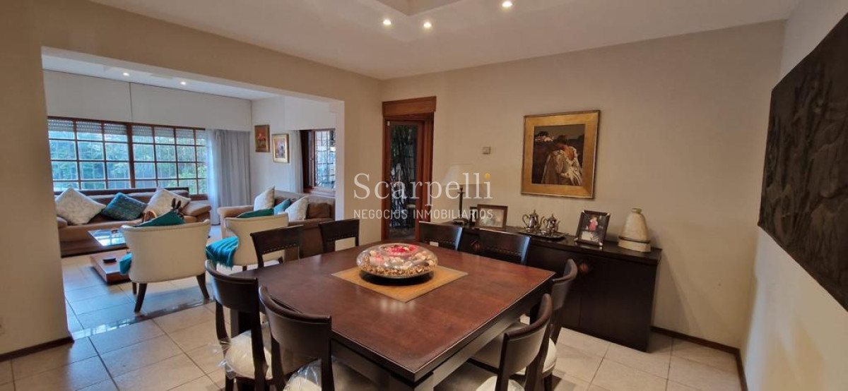 Casa ID.47584 - Malvin Importante Chalet de tejas Próximo Rambla y Club Malvin con todos los lujos modernos