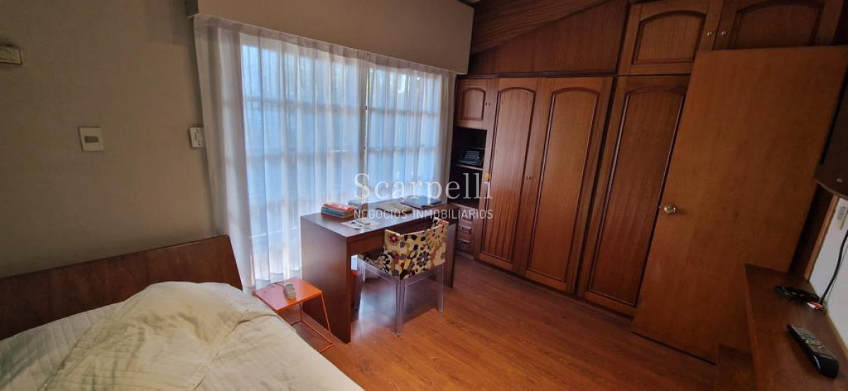 Casa ID.47584 - Malvin Importante Chalet de tejas Próximo Rambla y Club Malvin con todos los lujos modernos