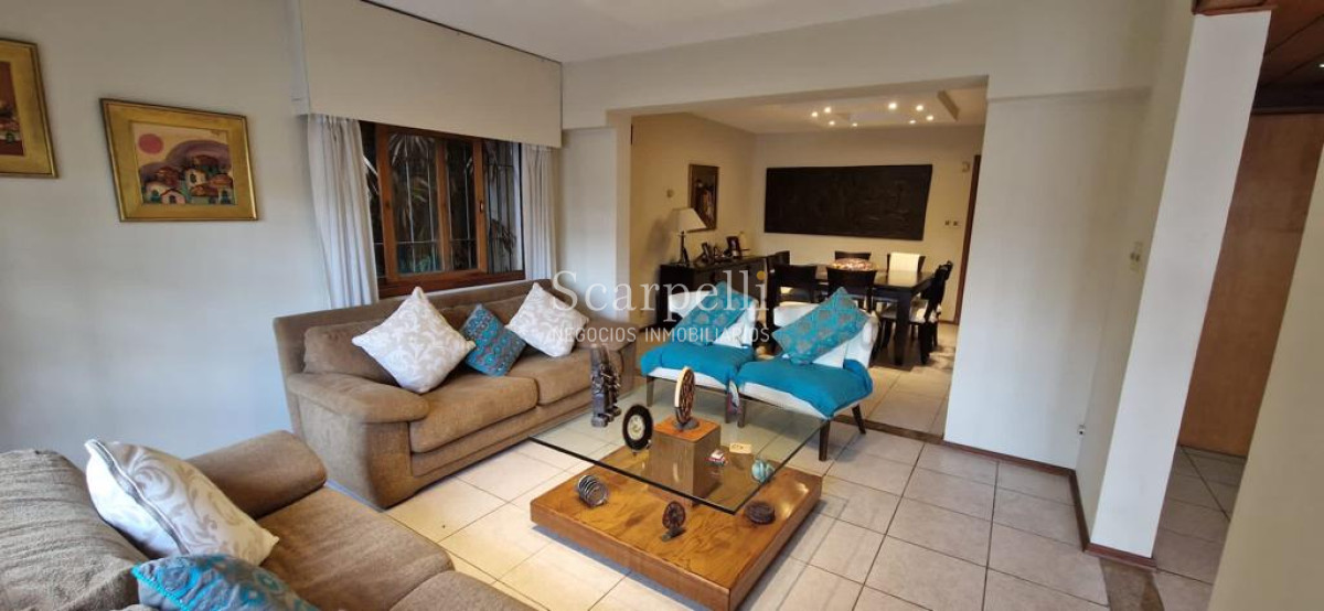 Casa ID.47584 - Malvin Importante Chalet de tejas Próximo Rambla y Club Malvin con todos los lujos modernos