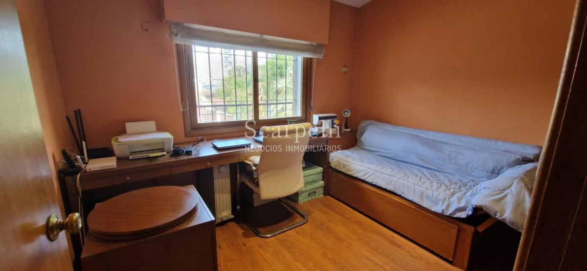 Casa ID.47584 - Malvin Importante Chalet de tejas Próximo Rambla y Club Malvin con todos los lujos modernos