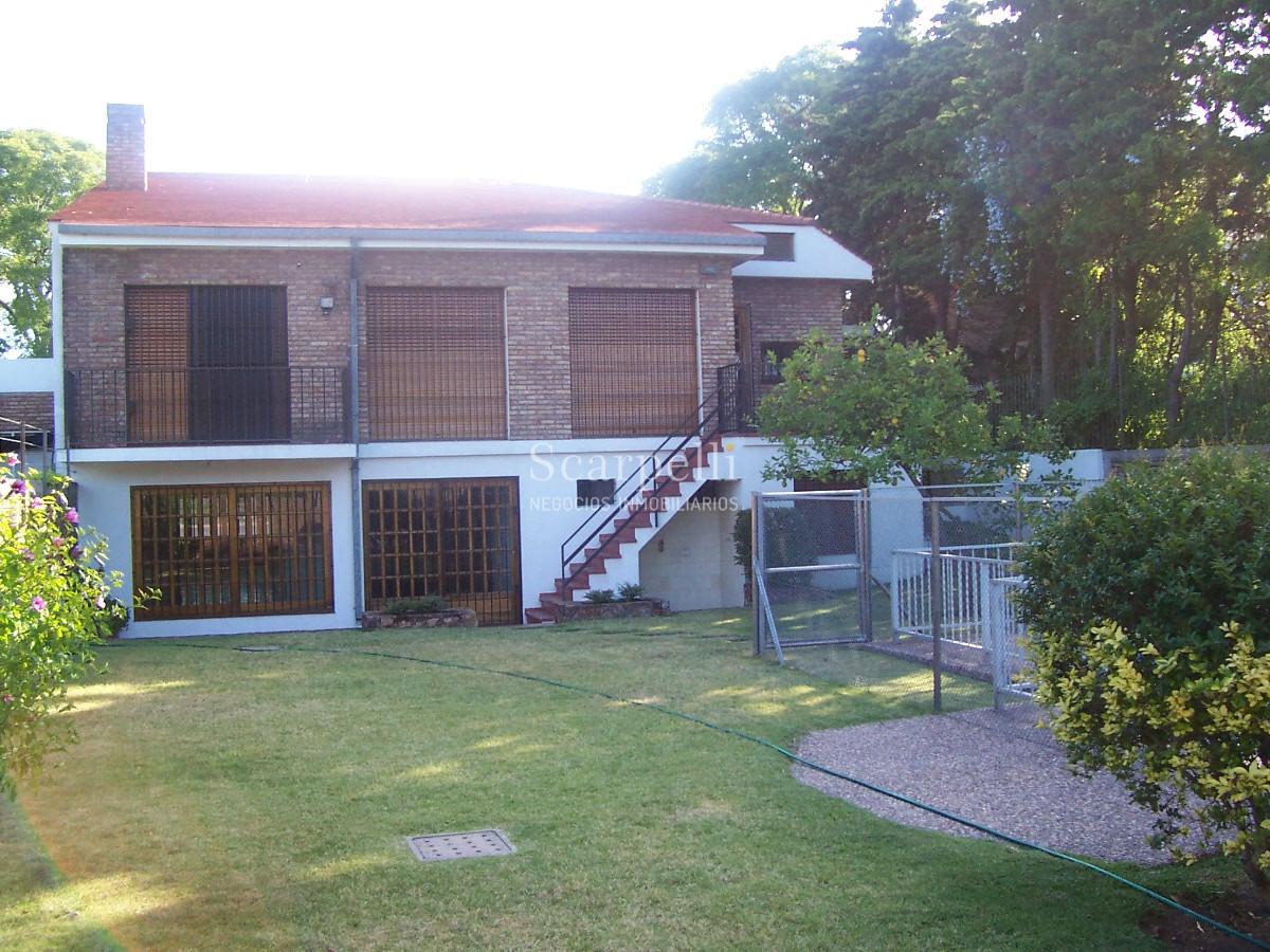 Casa ID.47635 - Importante Chalet sobre Av. Bolivia proximo Pablo Podestá & 2do. Centro Comercial de Carrasco