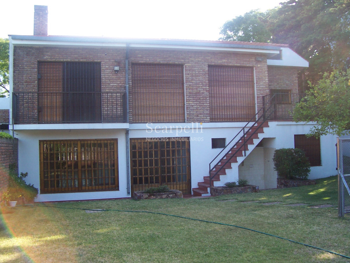 Casa ID.47635 - Importante Chalet sobre Av. Bolivia proximo Pablo Podestá & 2do. Centro Comercial de Carrasco
