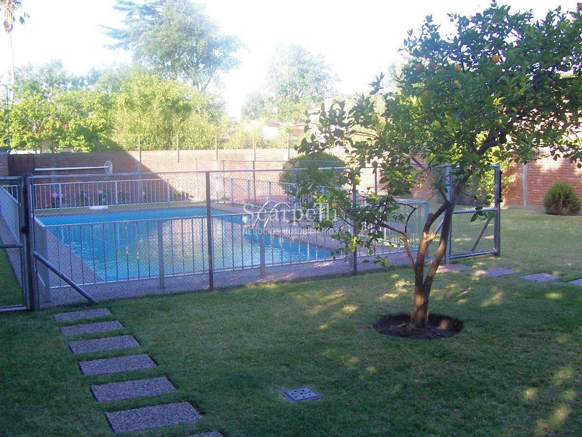 Casa ID.47635 - Importante Chalet sobre Av. Bolivia proximo Pablo Podestá & 2do. Centro Comercial de Carrasco