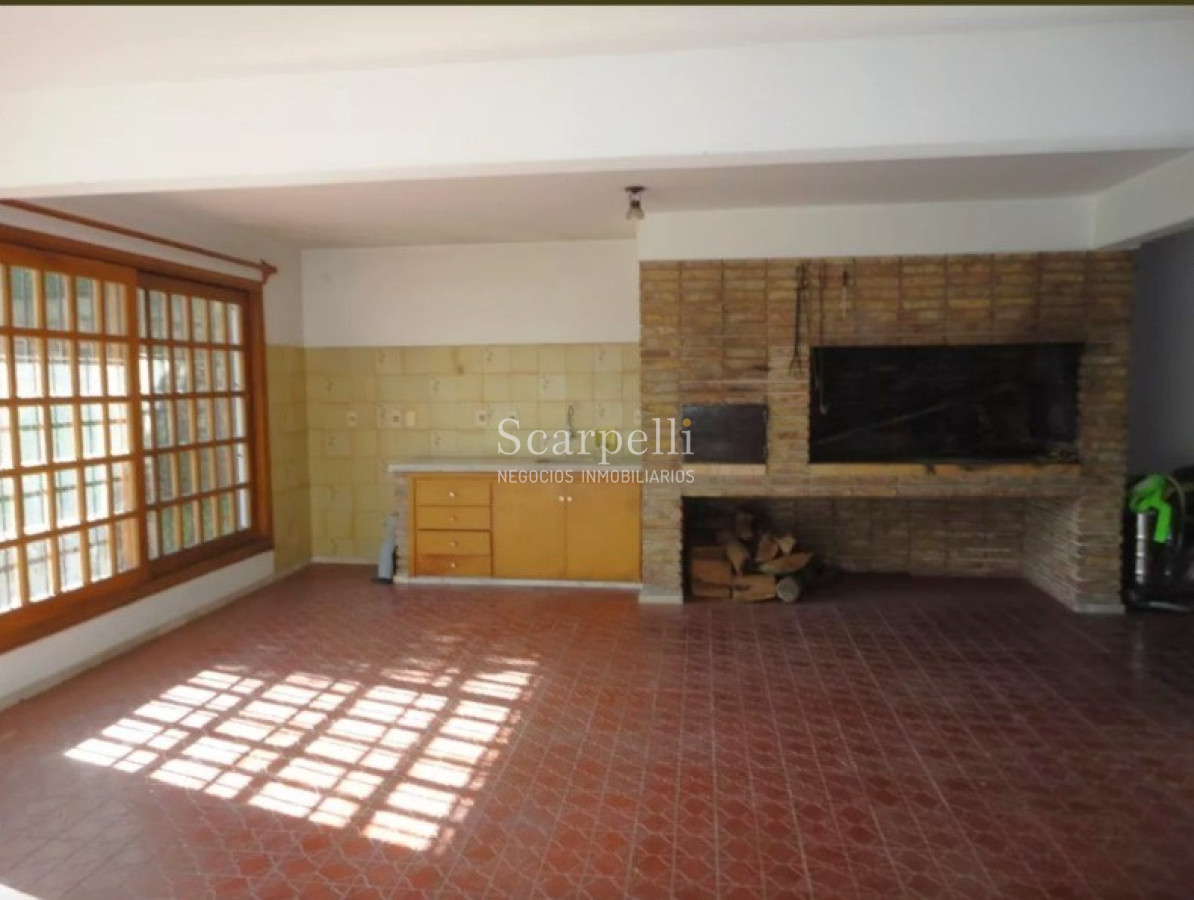 Casa ID.47635 - Importante Chalet sobre Av. Bolivia proximo Pablo Podestá & 2do. Centro Comercial de Carrasco