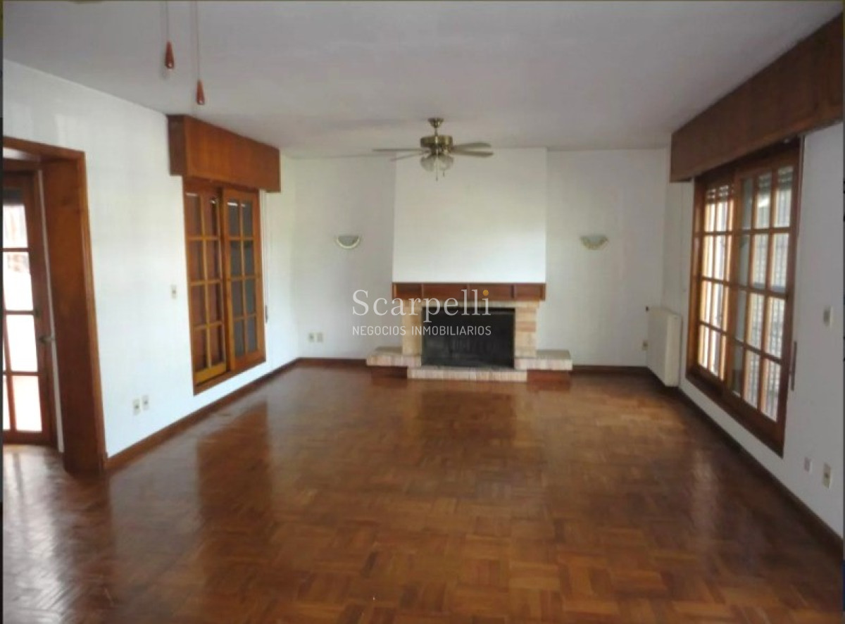 Casa ID.47635 - Importante Chalet sobre Av. Bolivia proximo Pablo Podestá & 2do. Centro Comercial de Carrasco