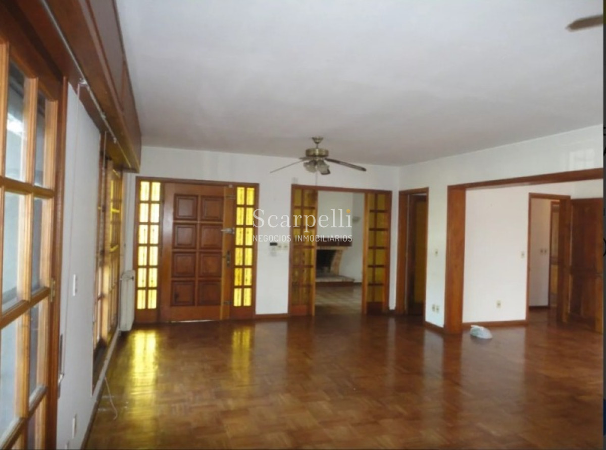 Casa ID.47635 - Importante Chalet sobre Av. Bolivia proximo Pablo Podestá & 2do. Centro Comercial de Carrasco
