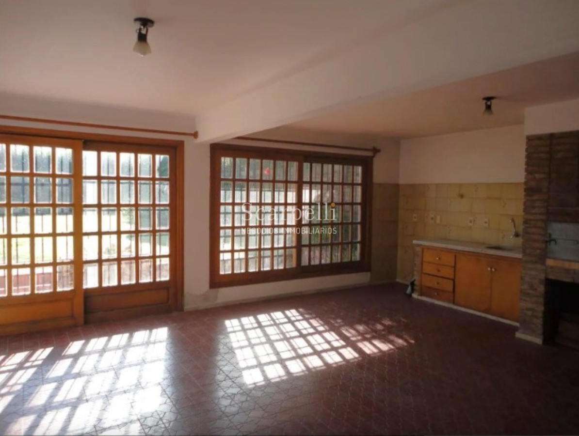Casa ID.47635 - Importante Chalet sobre Av. Bolivia proximo Pablo Podestá & 2do. Centro Comercial de Carrasco
