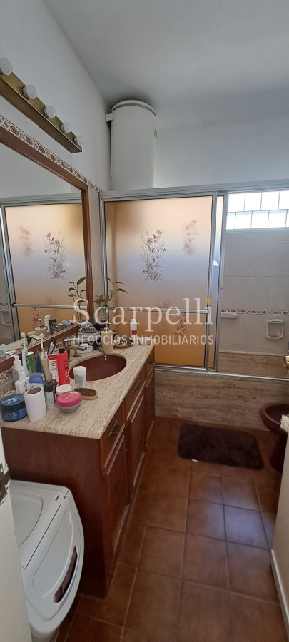Casa ID.47934 - Venta Casa con Renta Próximo Club Náutico & Playa La Mulata 2 dormitorios + Servicio o Escritorio con Baño