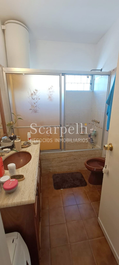 Casa ID.47934 - Venta Casa con Renta Próximo Club Náutico & Playa La Mulata 2 dormitorios + Servicio o Escritorio con Baño