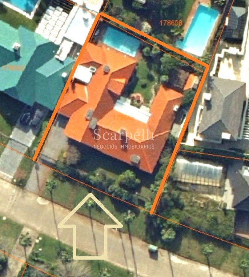 Casa ID.50659 - Carrasco en su mejor Entorno: Casa 4 Dormitorios Piscina Barbacoa Servicio A Dos Cuadras De La Rambla Toda en 1 planta