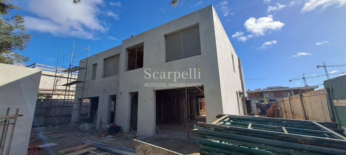Casa ID.48909 - Estrene Julio 2024 Barrio Parque II con Centro Comercial a escasos 380 mts.