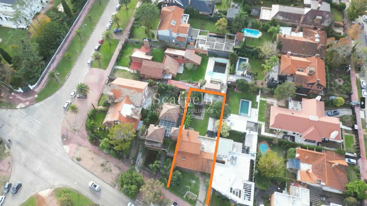 Casa ID.49146 - Clásico Chalet Tejas Coloniales Próximo a Hotel Casino Carrasco