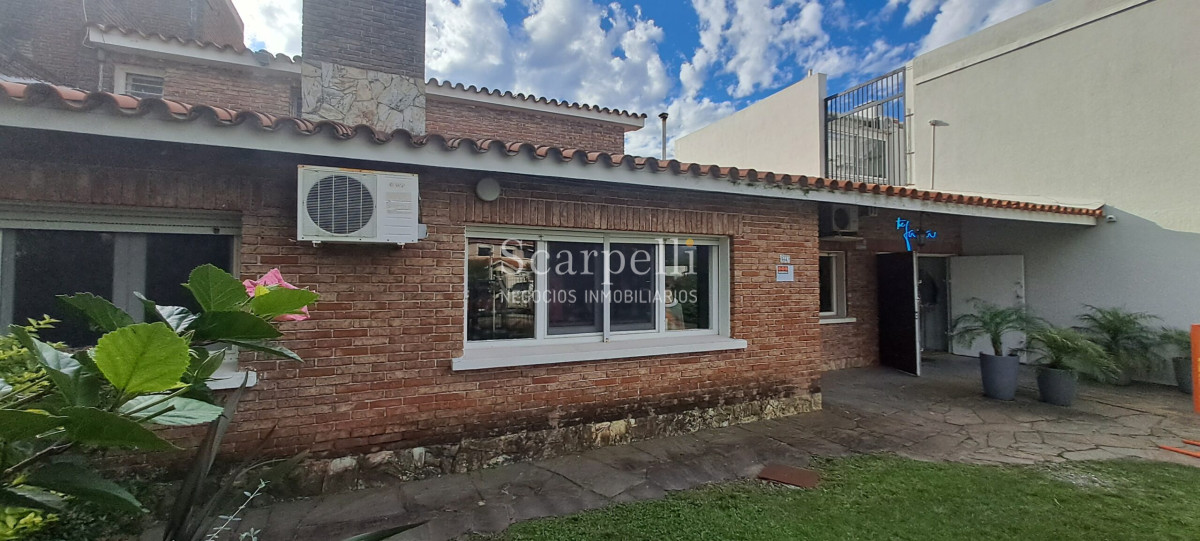 Casa ID.49146 - Clásico Chalet Tejas Coloniales Próximo a Hotel Casino Carrasco