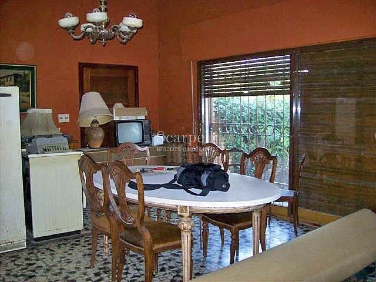 Casa ID.4926 - Amplia Residencia Ideal oficinas o famila numerosa prox. Centro Comercial & Latu