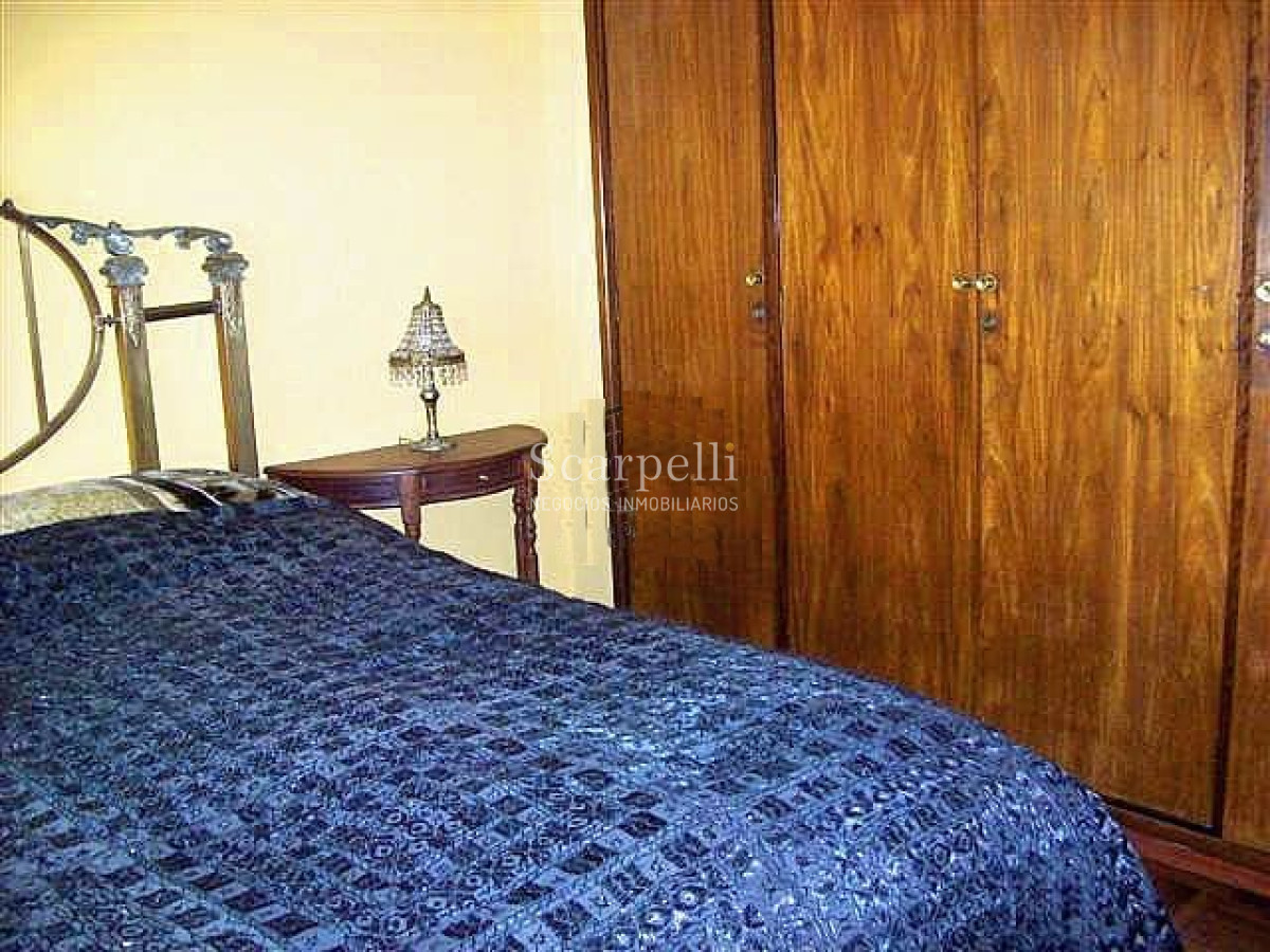 Casa ID.4926 - Amplia Residencia Ideal oficinas o famila numerosa prox. Centro Comercial & Latu