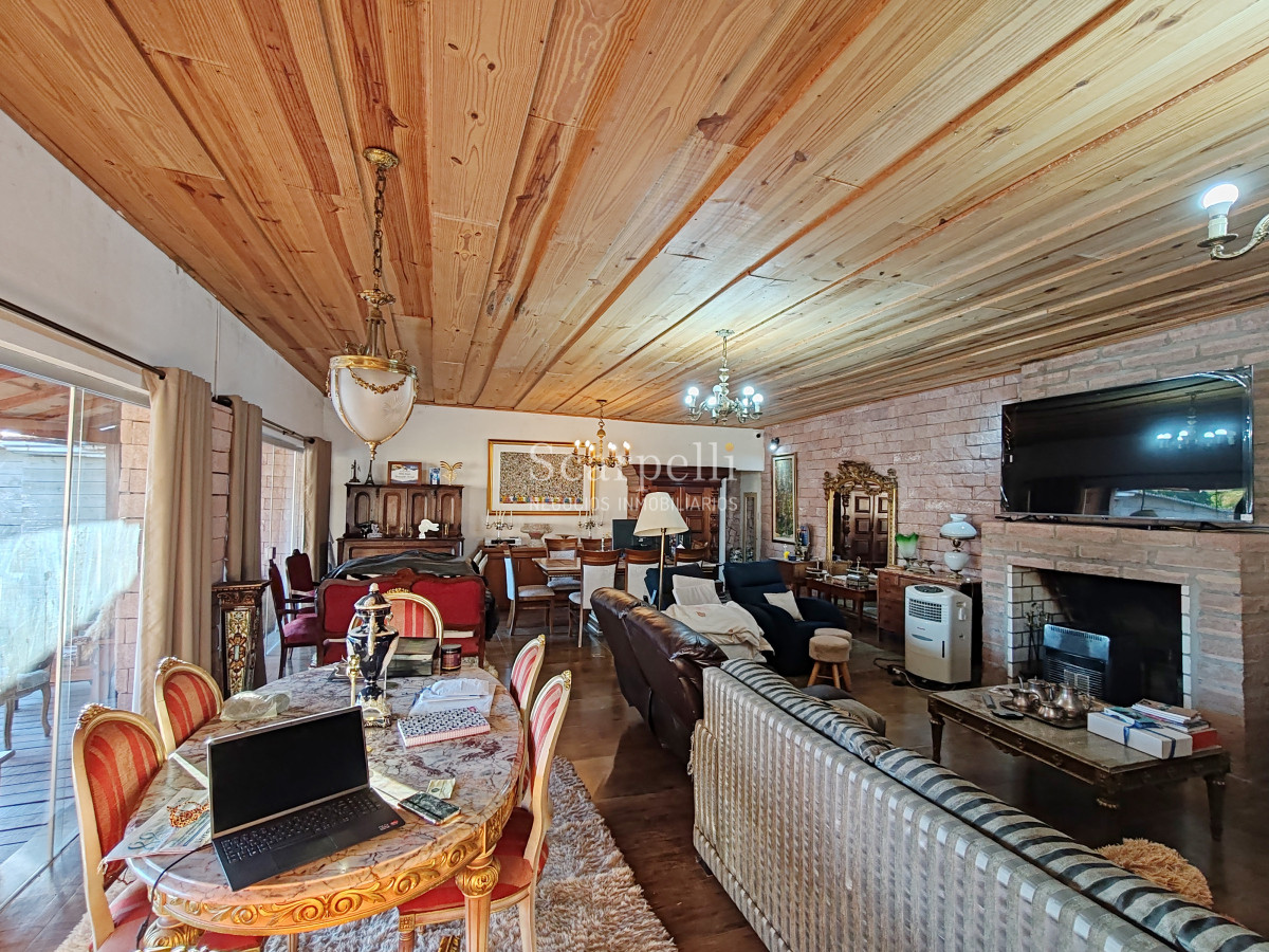 Casa ID.50378 - Importante padrón esquinero en Santana do Livramento con casi 2200 m2 Ideal Salón de Fiestas o emprendimiento Inmobiliario
