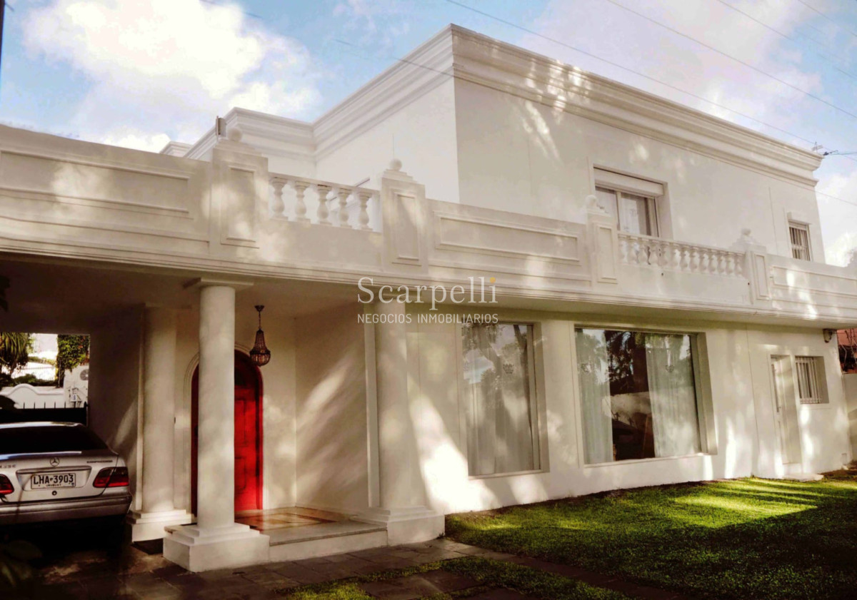 Casa ID.50639 - CARRASCO DE ESTILIO CANADÁ PROX. PLAZA THAYS 4 DORMITORIOS 4 BAÑOS