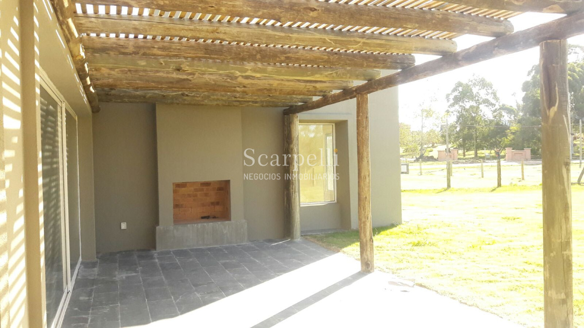 Casa ID.5026 - Estrene en Viñedos de Carrasco con mucho sol y estupenda galeria barbacoa integrada
