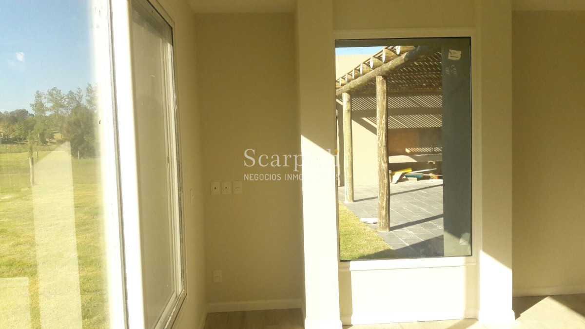 Casa ID.5026 - Estrene en Viñedos de Carrasco con mucho sol y estupenda galeria barbacoa integrada