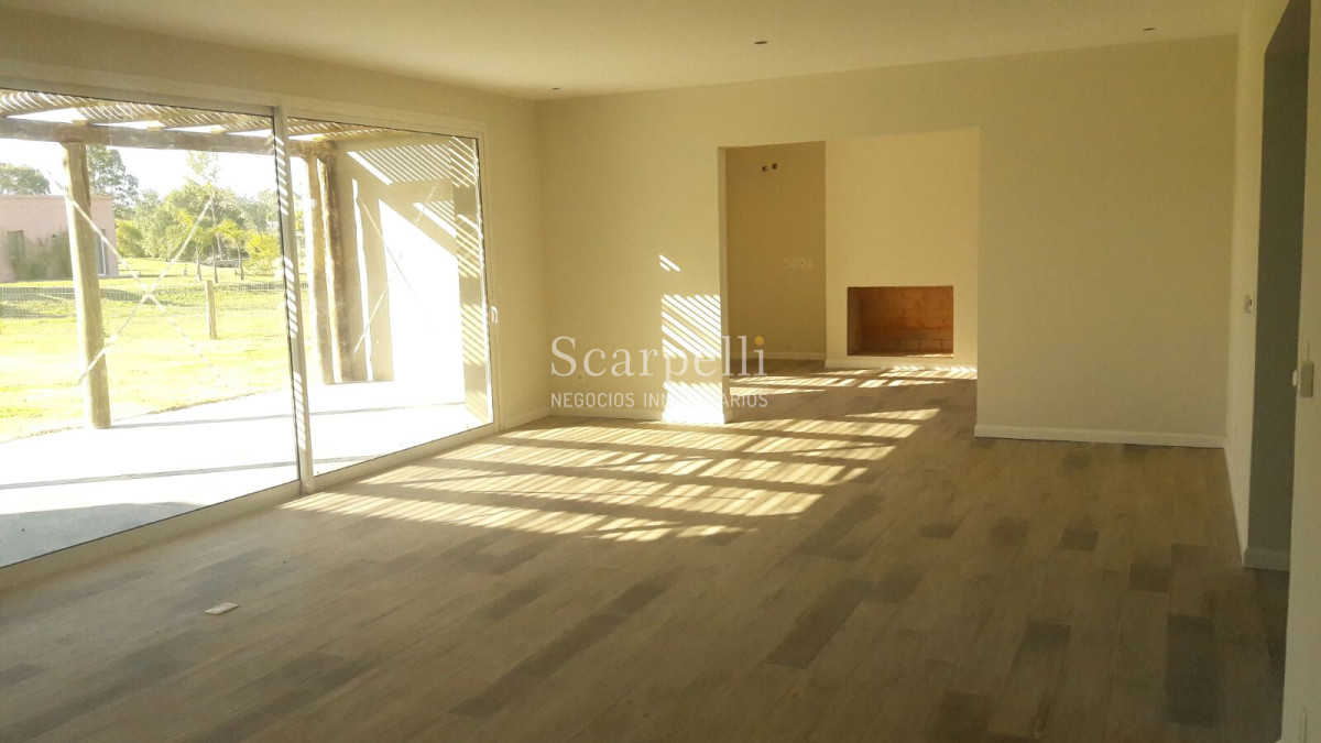 Casa ID.5026 - Estrene en Viñedos de Carrasco con mucho sol y estupenda galeria barbacoa integrada