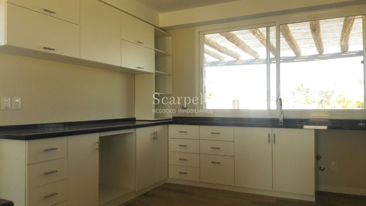 Casa ID.5026 - Estrene en Viñedos de Carrasco con mucho sol y estupenda galeria barbacoa integrada