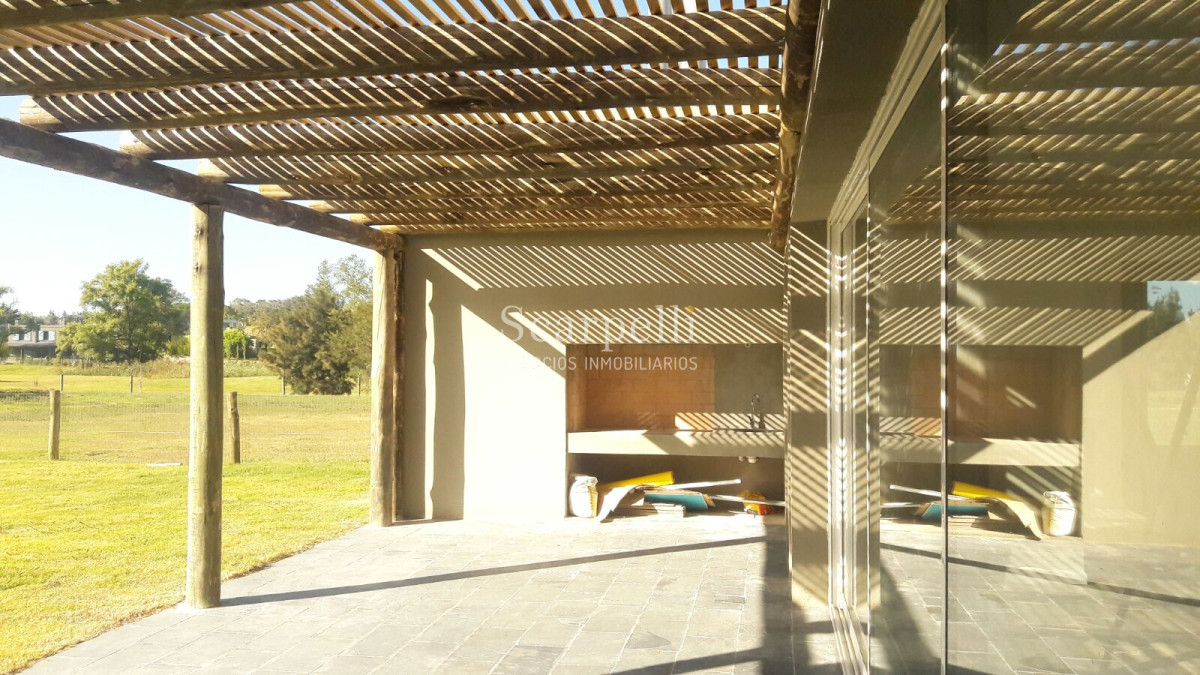 Casa ID.5026 - Estrene en Viñedos de Carrasco con mucho sol y estupenda galeria barbacoa integrada
