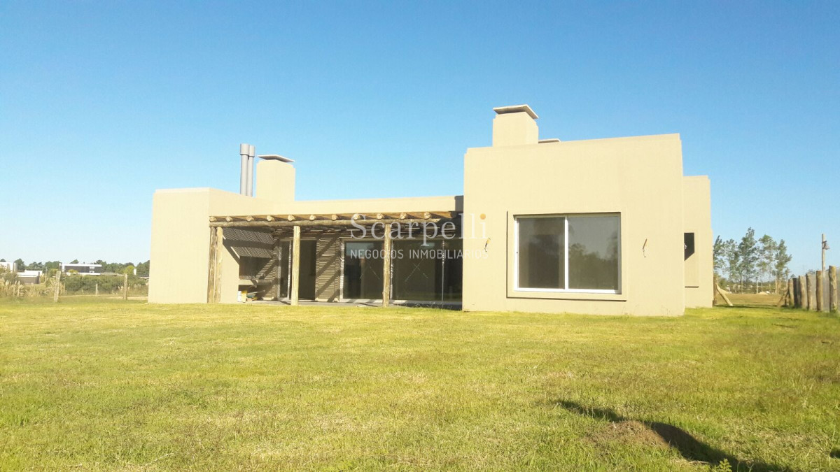 Casa ID.5026 - Estrene en Viñedos de Carrasco con mucho sol y estupenda galeria barbacoa integrada