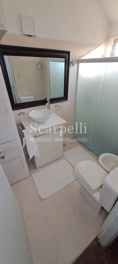 Casa ID.50359 - Venta Casa Carrasco Arocena próximo 2 o 3 dorm 3 baños Amplio Patio con parrillero