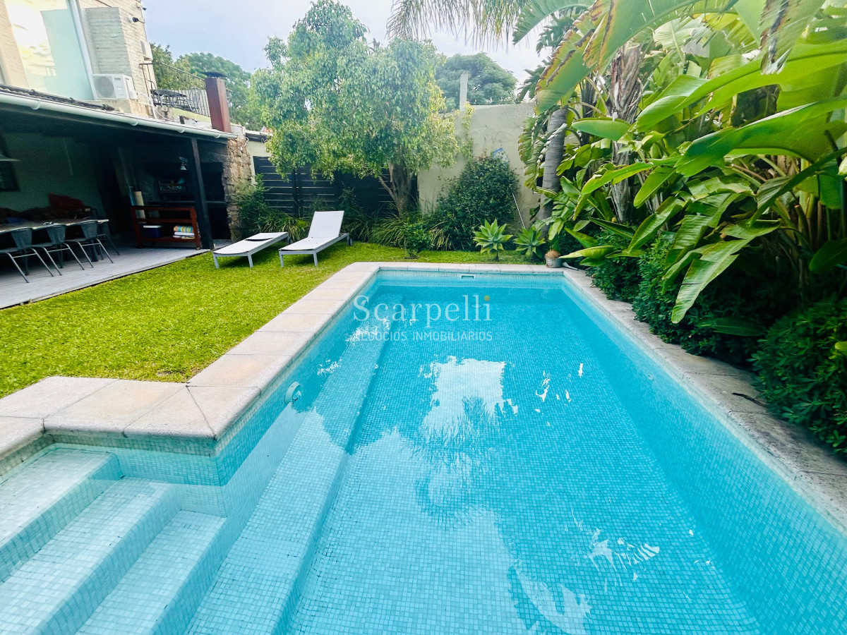 Casa ID.50400 - Estilo Colonial Parque Miramar Impecable 4 dormitorios suite Barbacoa Piscina Climatizada