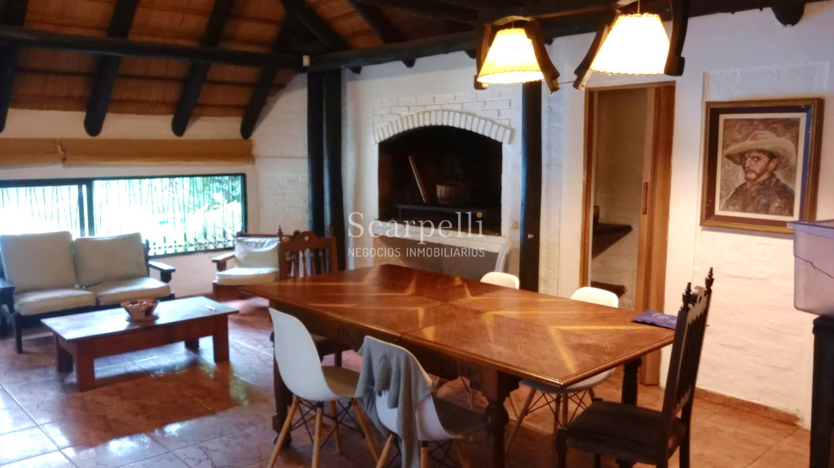 Casa ID.28732 - Parada 31 Pinares Pque. Mancebo & Cno La Laguna al Sur: Gran Solar con  Sensacional Quincho +Barbacoa +Piscina muy próximo a la Playa.-