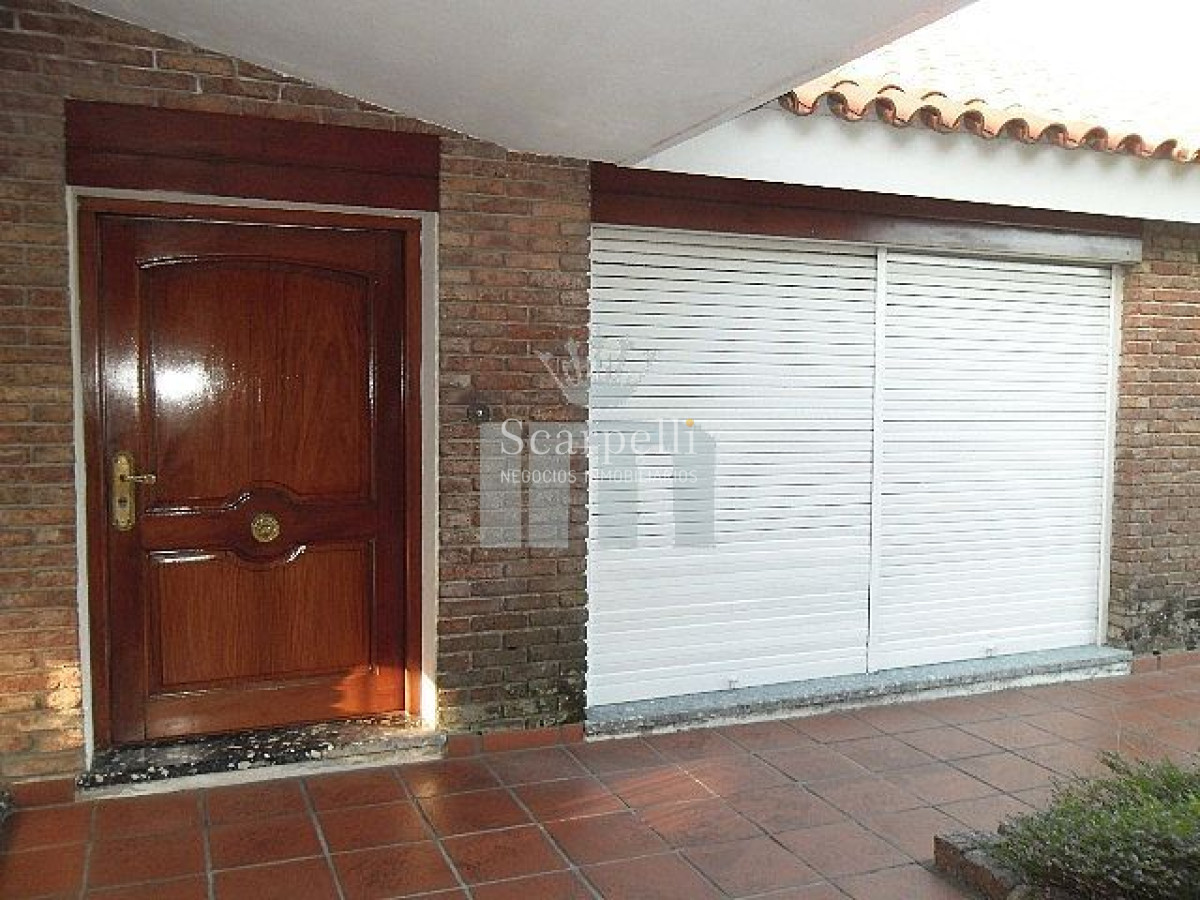 Casa ID.6890 - Estupendo Chalet de tejas coloniales en 1 planta en la mejor calle de Punta Gorda: San Marino proximo Rambla.