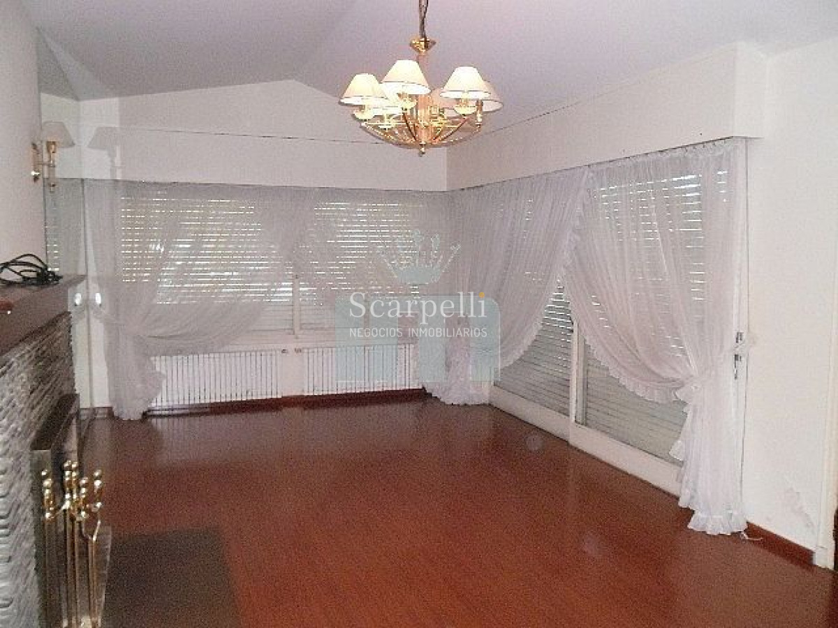 Casa ID.6890 - Estupendo Chalet de tejas coloniales en 1 planta en la mejor calle de Punta Gorda: San Marino proximo Rambla.