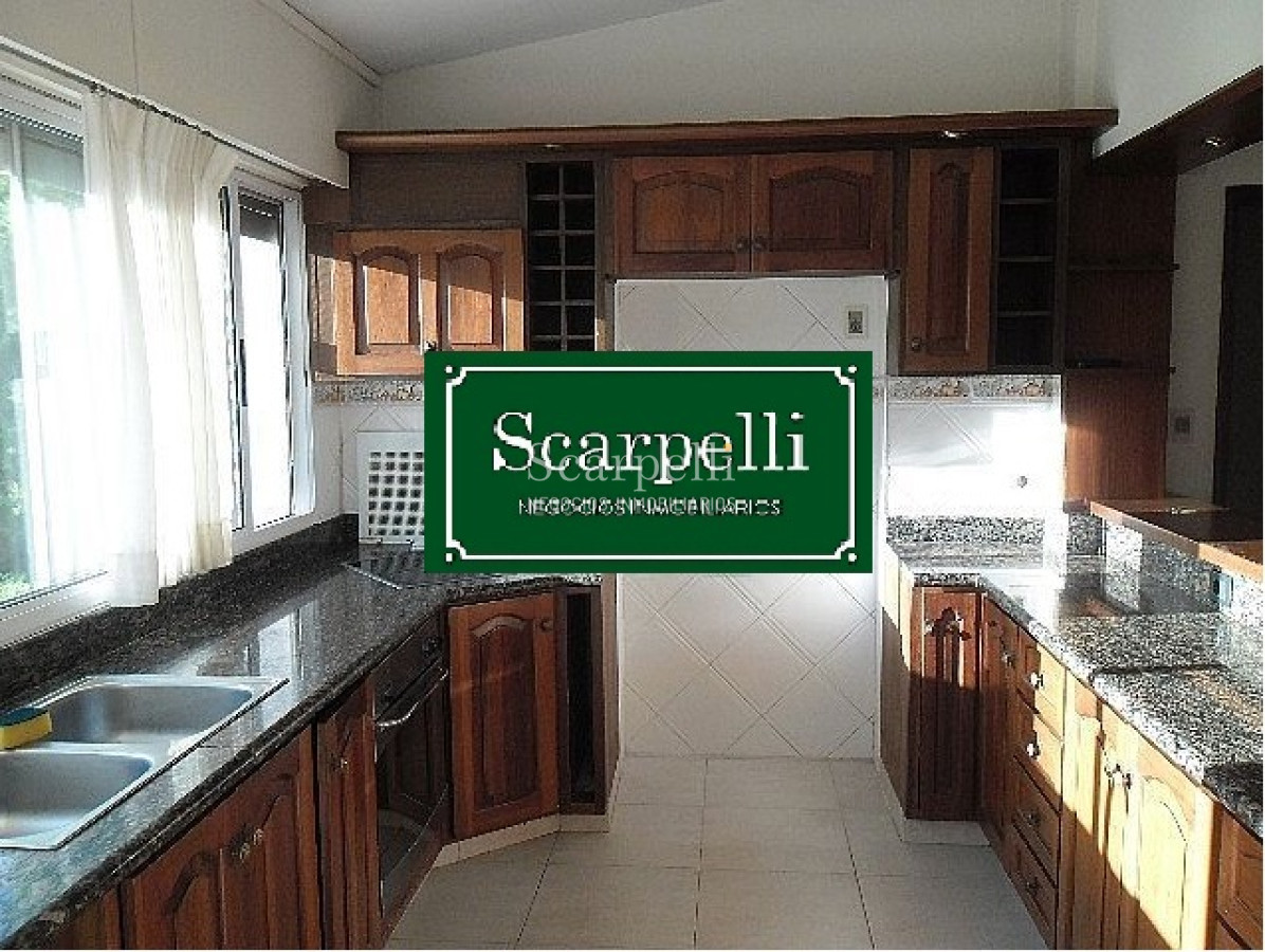 Casa ID.6890 - Estupendo Chalet de tejas coloniales en 1 planta en la mejor calle de Punta Gorda: San Marino proximo Rambla.