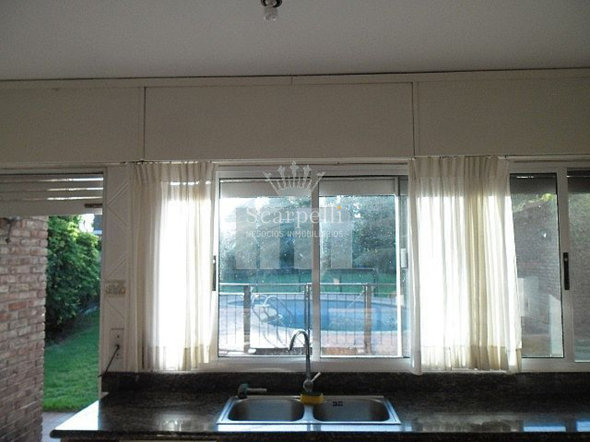 Casa ID.6890 - Estupendo Chalet de tejas coloniales en 1 planta en la mejor calle de Punta Gorda: San Marino proximo Rambla.