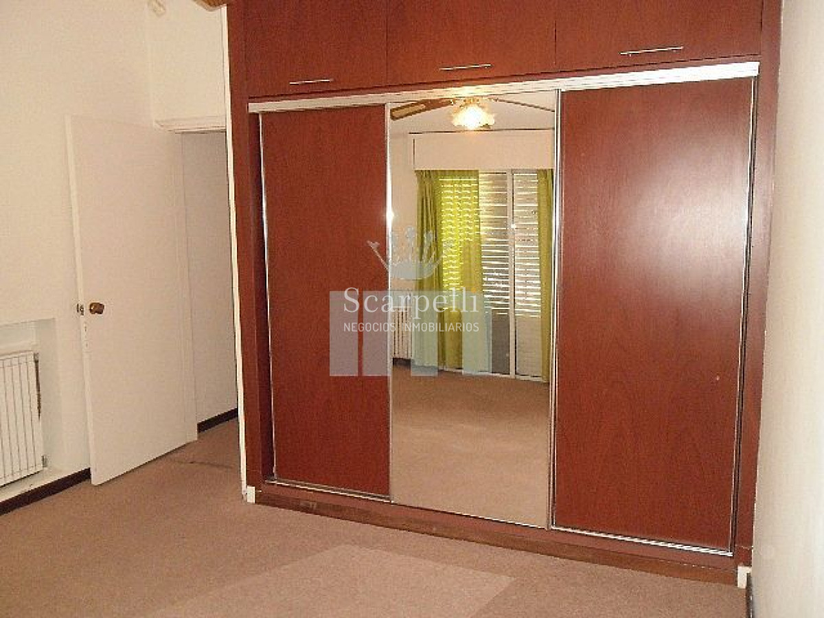 Casa ID.6890 - Estupendo Chalet de tejas coloniales en 1 planta en la mejor calle de Punta Gorda: San Marino proximo Rambla.