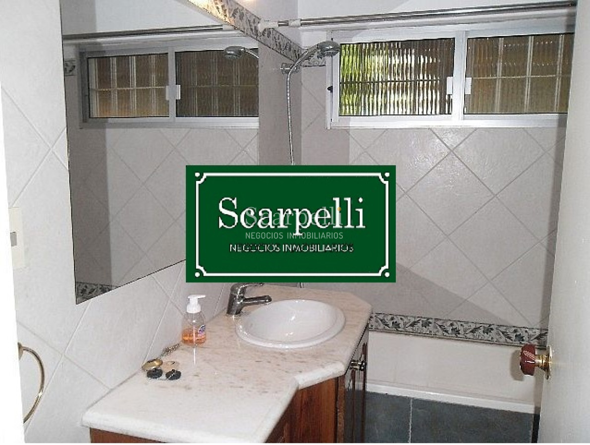 Casa ID.6890 - Estupendo Chalet de tejas coloniales en 1 planta en la mejor calle de Punta Gorda: San Marino proximo Rambla.