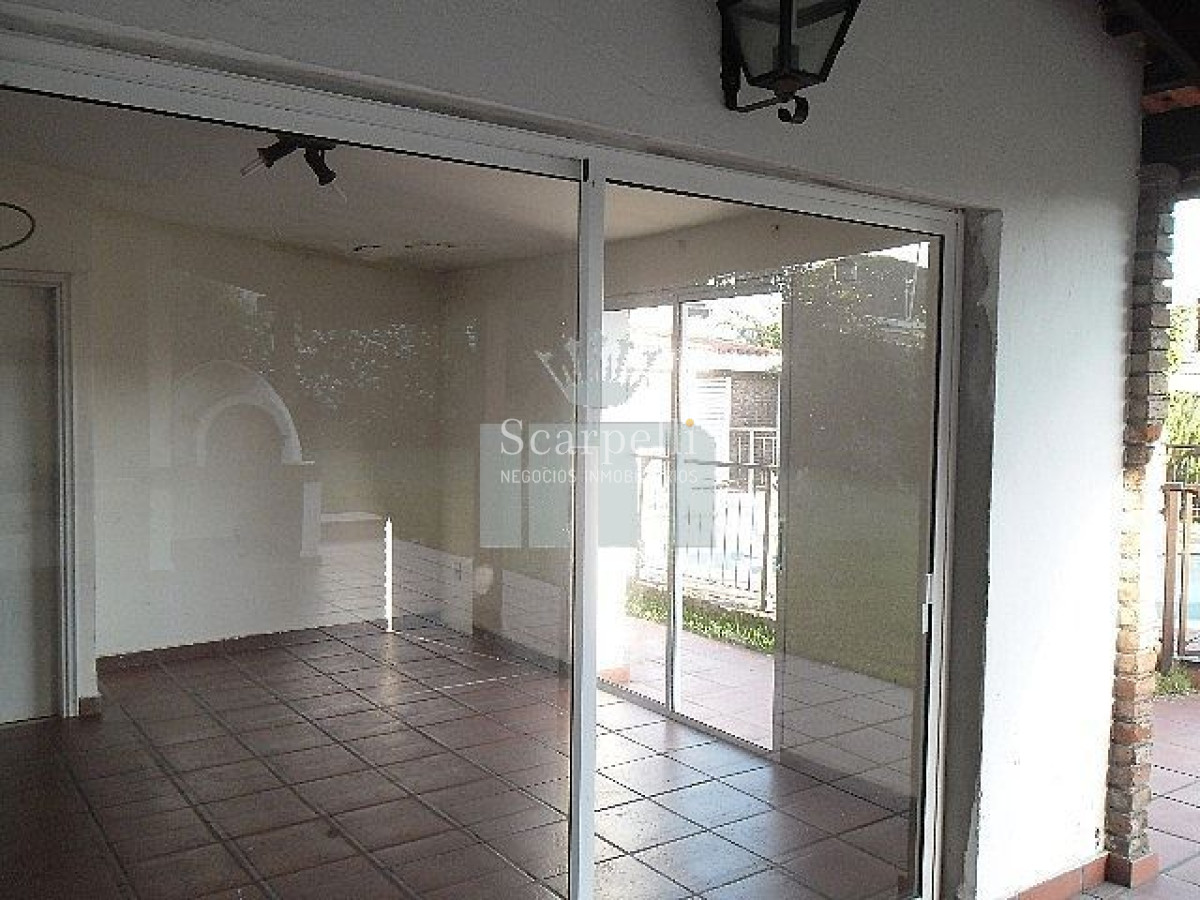 Casa ID.6890 - Estupendo Chalet de tejas coloniales en 1 planta en la mejor calle de Punta Gorda: San Marino proximo Rambla.