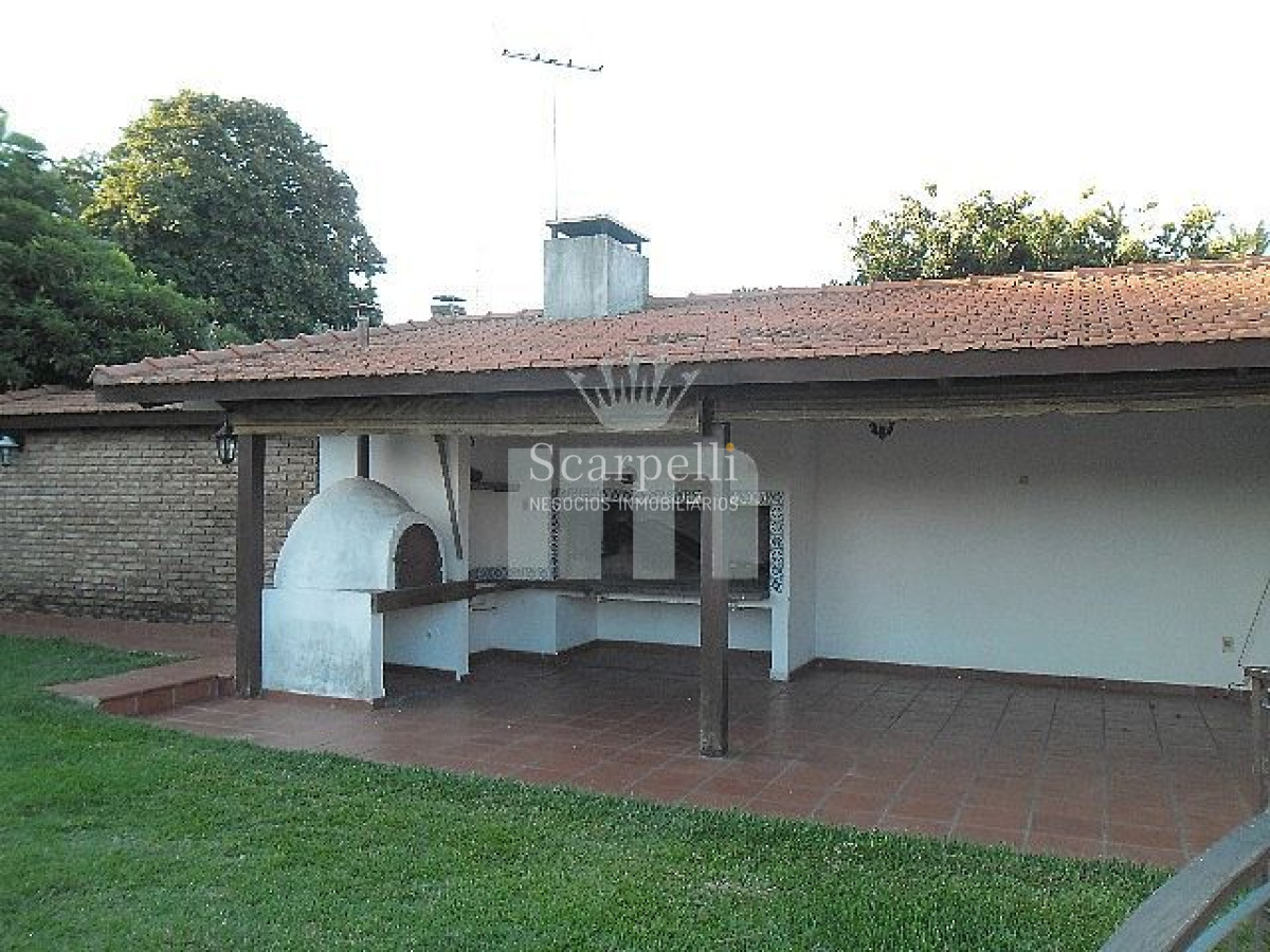 Casa ID.6890 - Estupendo Chalet de tejas coloniales en 1 planta en la mejor calle de Punta Gorda: San Marino proximo Rambla.