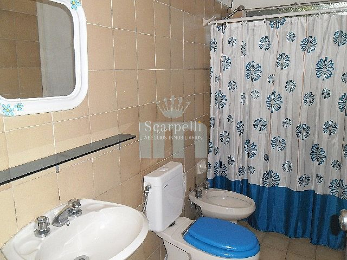 Casa ID.6890 - Estupendo Chalet de tejas coloniales en 1 planta en la mejor calle de Punta Gorda: San Marino proximo Rambla.