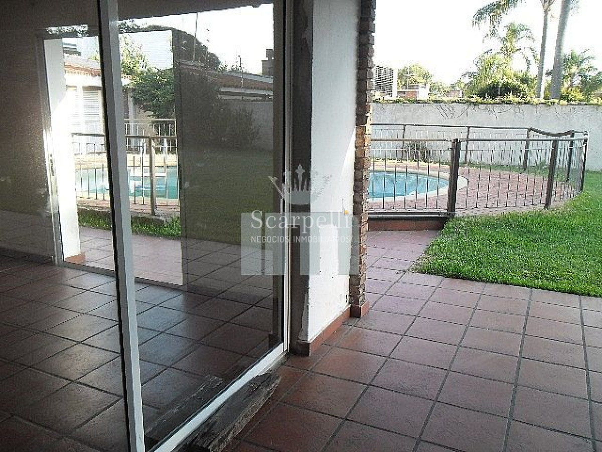 Casa ID.6890 - Estupendo Chalet de tejas coloniales en 1 planta en la mejor calle de Punta Gorda: San Marino proximo Rambla.