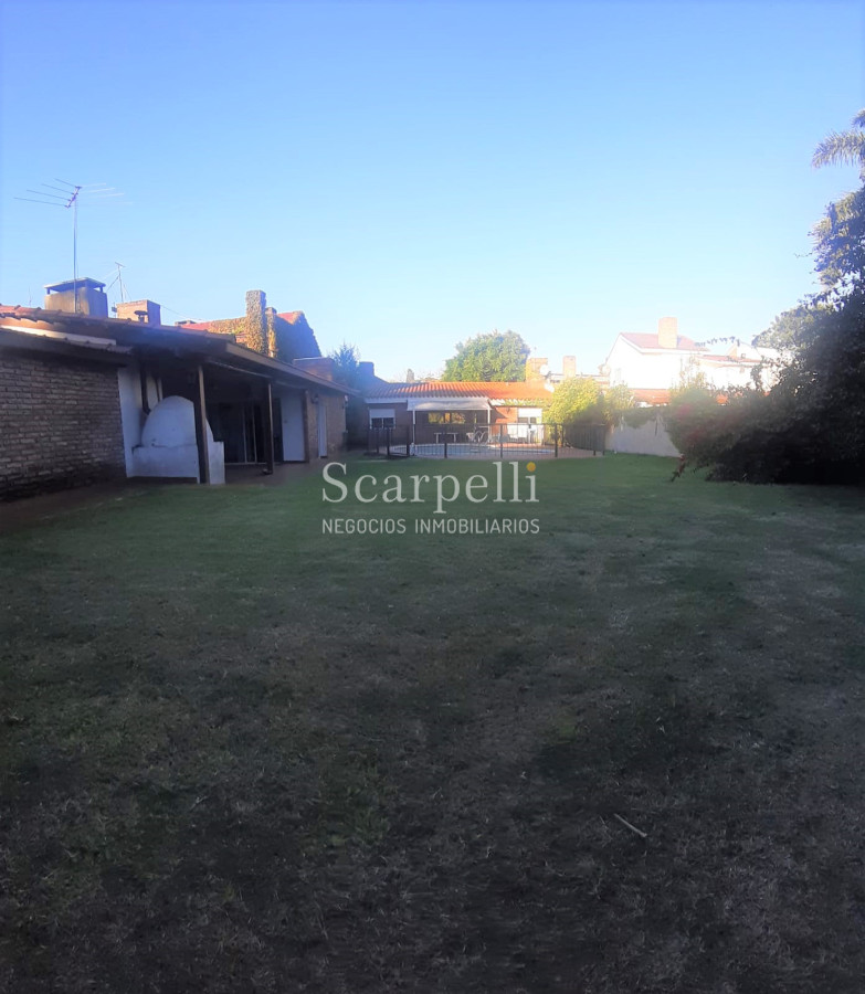Casa ID.6890 - Estupendo Chalet de tejas coloniales en 1 planta en la mejor calle de Punta Gorda: San Marino proximo Rambla.