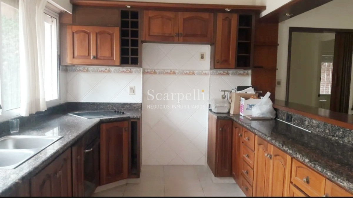 Casa ID.6890 - Estupendo Chalet de tejas coloniales en 1 planta en la mejor calle de Punta Gorda: San Marino proximo Rambla.