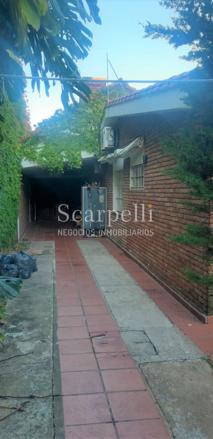 Casa ID.6890 - Estupendo Chalet de tejas coloniales en 1 planta en la mejor calle de Punta Gorda: San Marino proximo Rambla.