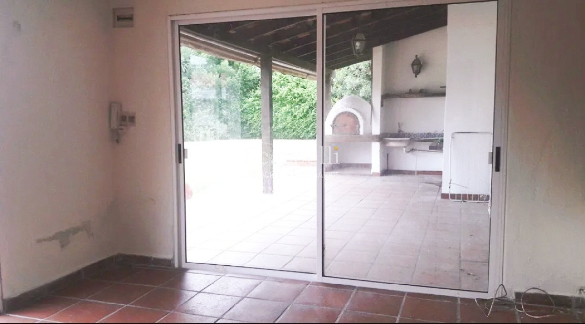 Casa ID.6890 - Estupendo Chalet de tejas coloniales en 1 planta en la mejor calle de Punta Gorda: San Marino proximo Rambla.