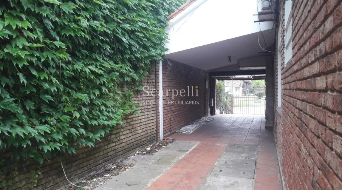 Casa ID.6890 - Estupendo Chalet de tejas coloniales en 1 planta en la mejor calle de Punta Gorda: San Marino proximo Rambla.