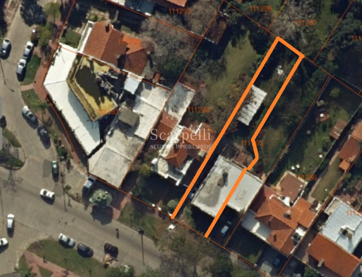 Casa ID.50594 - Alquiler Carrasco Sobre Av. Arocena Ideal Oficinas o Local Comercial Fondo Pasaje Lateral