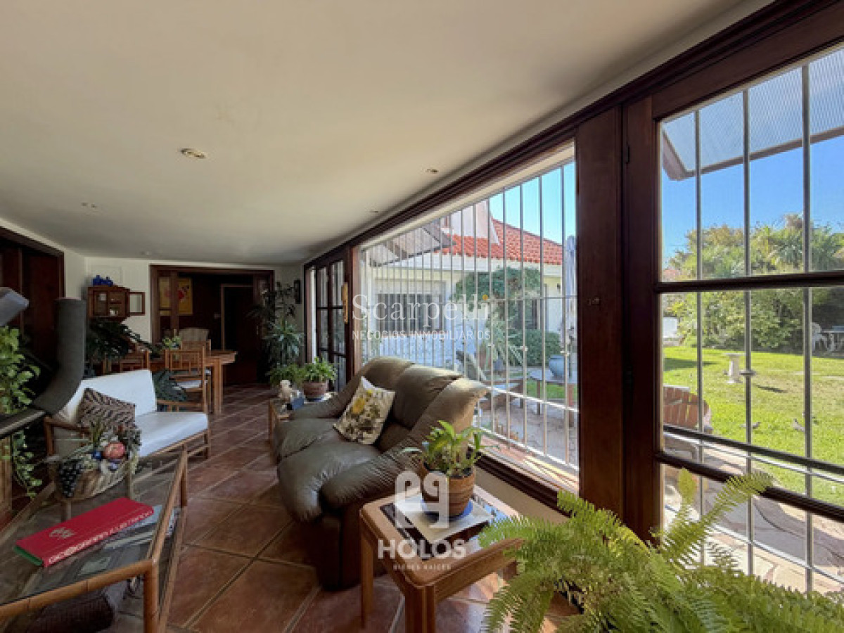 Casa ID.50659 - Carrasco en su mejor Entorno: Casa 4 Dormitorios Piscina Barbacoa Servicio A Dos Cuadras De La Rambla Toda en 1 planta
