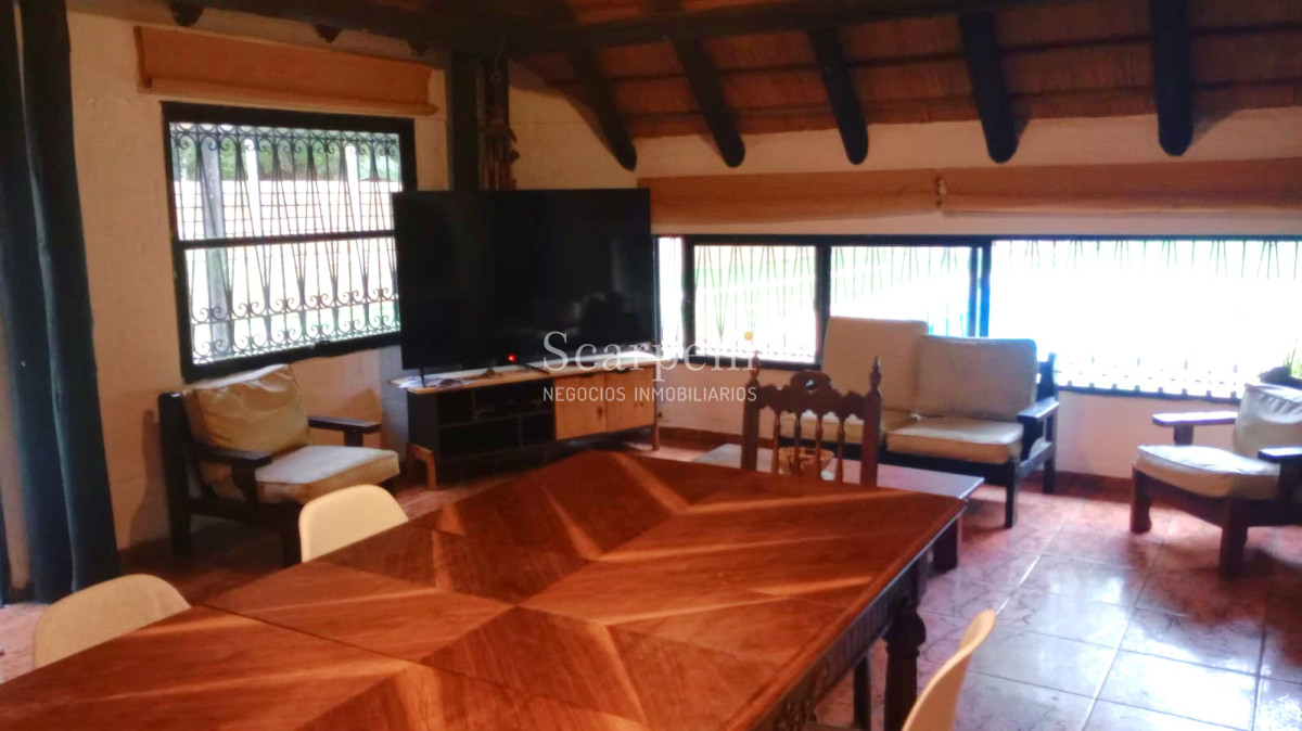 Casa ID.28732 - Parada 31 Pinares Pque. Mancebo & Cno La Laguna al Sur: Gran Solar con  Sensacional Quincho +Barbacoa +Piscina muy próximo a la Playa.-